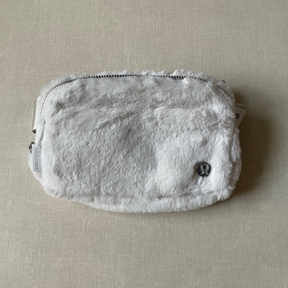 Lululemon Everywhere Belt Bag Plush Fleece - Bone/Silver - Picture 1 of 14